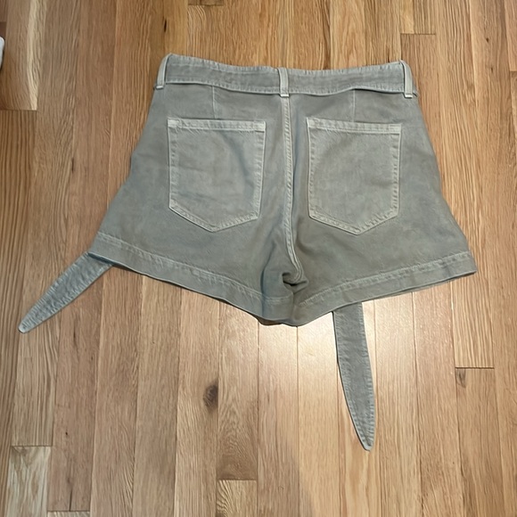 GUC Banana Republic shorts - Picture 3 of 9